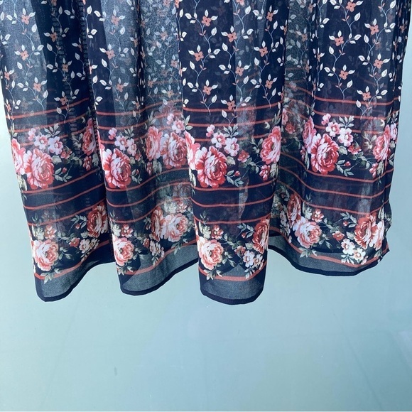 ADELYNE RAE Sz S Oversized Ditzy Floral Puff Sleeves Open Lace Tassel Tunic - Picture 8 of 8